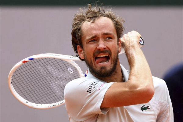 Медведев объяснил поражение на &quot;Уимблдоне&quot;