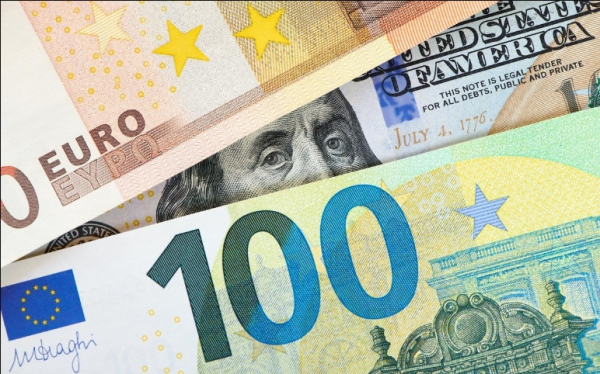 Доллар впервые за 2,5 года упал ниже 77 рублей по курсу ЦБ