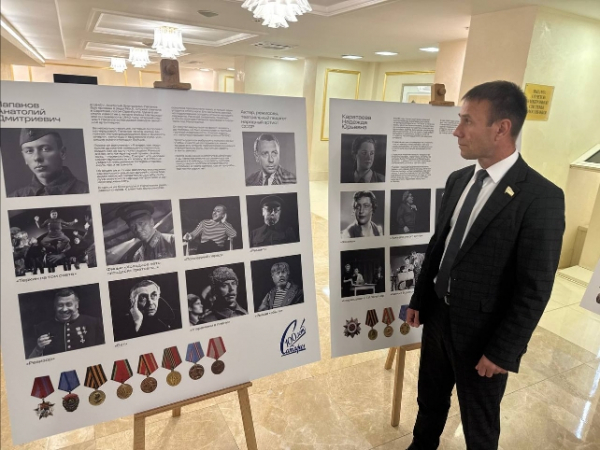 В Совфеде открылась выставка о театре сатиры на фронте и в тылу