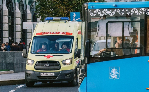 В Москве девочка выпала из окна десятого этажа: подробности трагедии